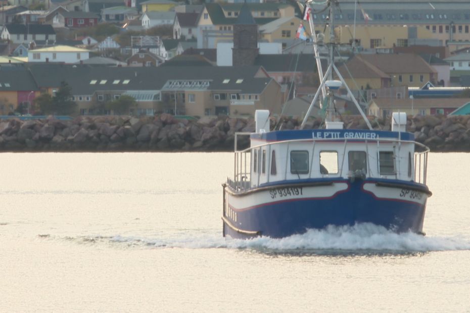 End of crossing for Ile aux Marins.  The time has come to settle the score for P'tit Gravier - Saint-Pierre and Miquelon first