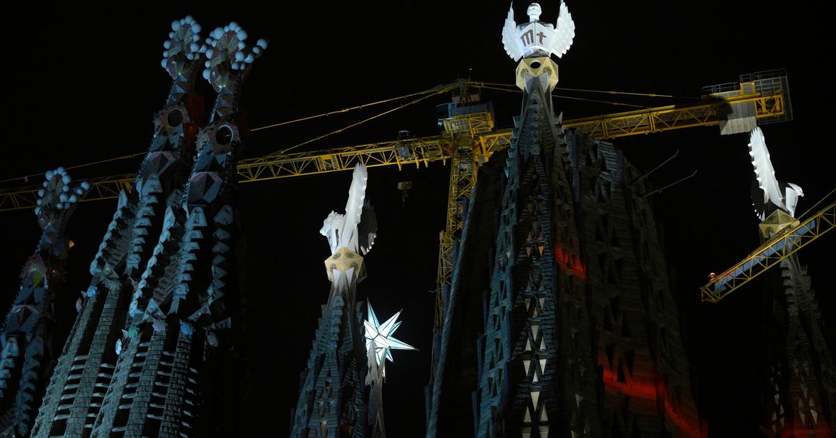 More than 140 years after the start of construction, the Sagrada Familia illuminates its new towers