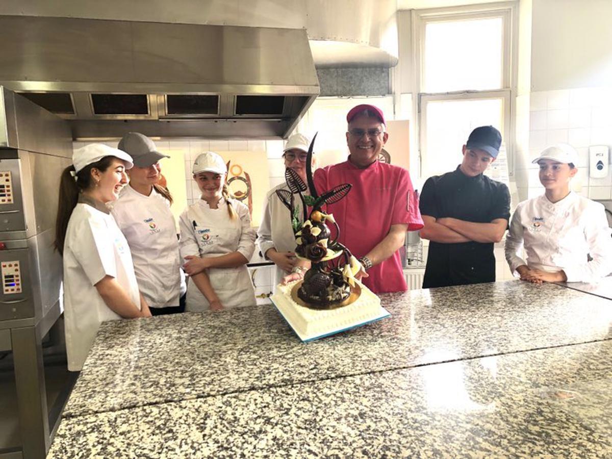 Saint-Yrieix: they experienced the art of working with chocolate
