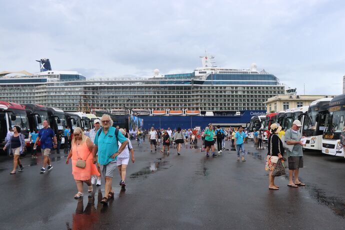 The cruiser brings 3,000 foreign tourists to localities in the Center